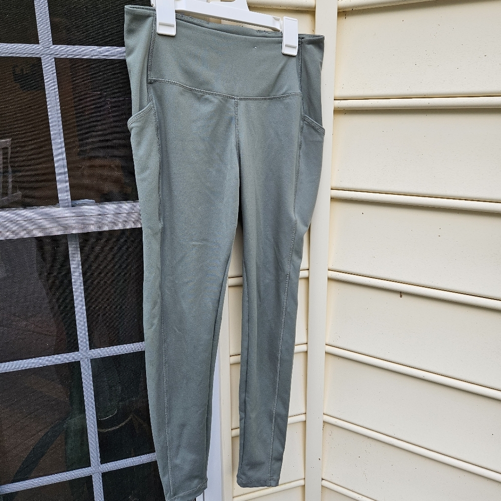 SOLD-Danskin leggings with two side pockets